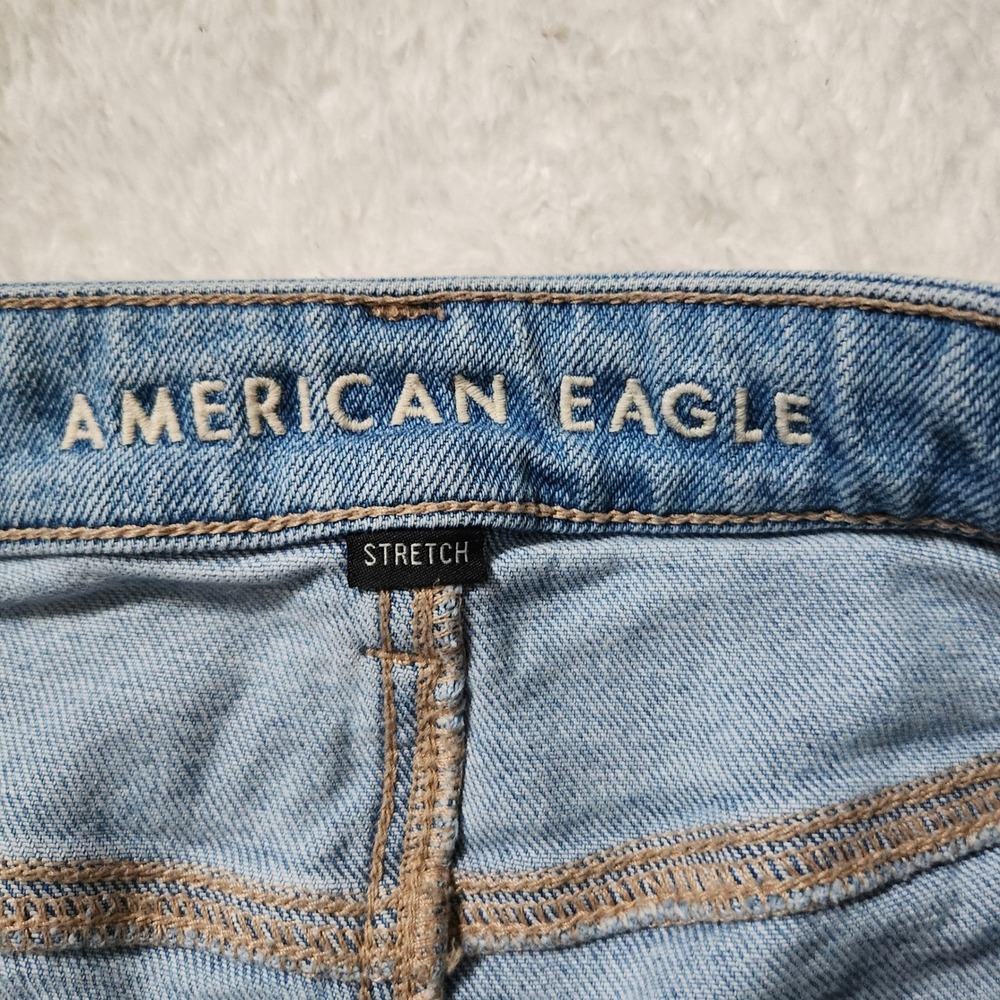 American Eagle Mom Straight Jean Light Wash Distressed Ripped Size 6 Regular - Picture 3 of 9
